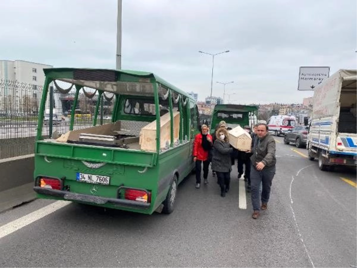 Kadıköy D-100 Karayolunda cenaze aracının da karıştığı zincirleme kaza