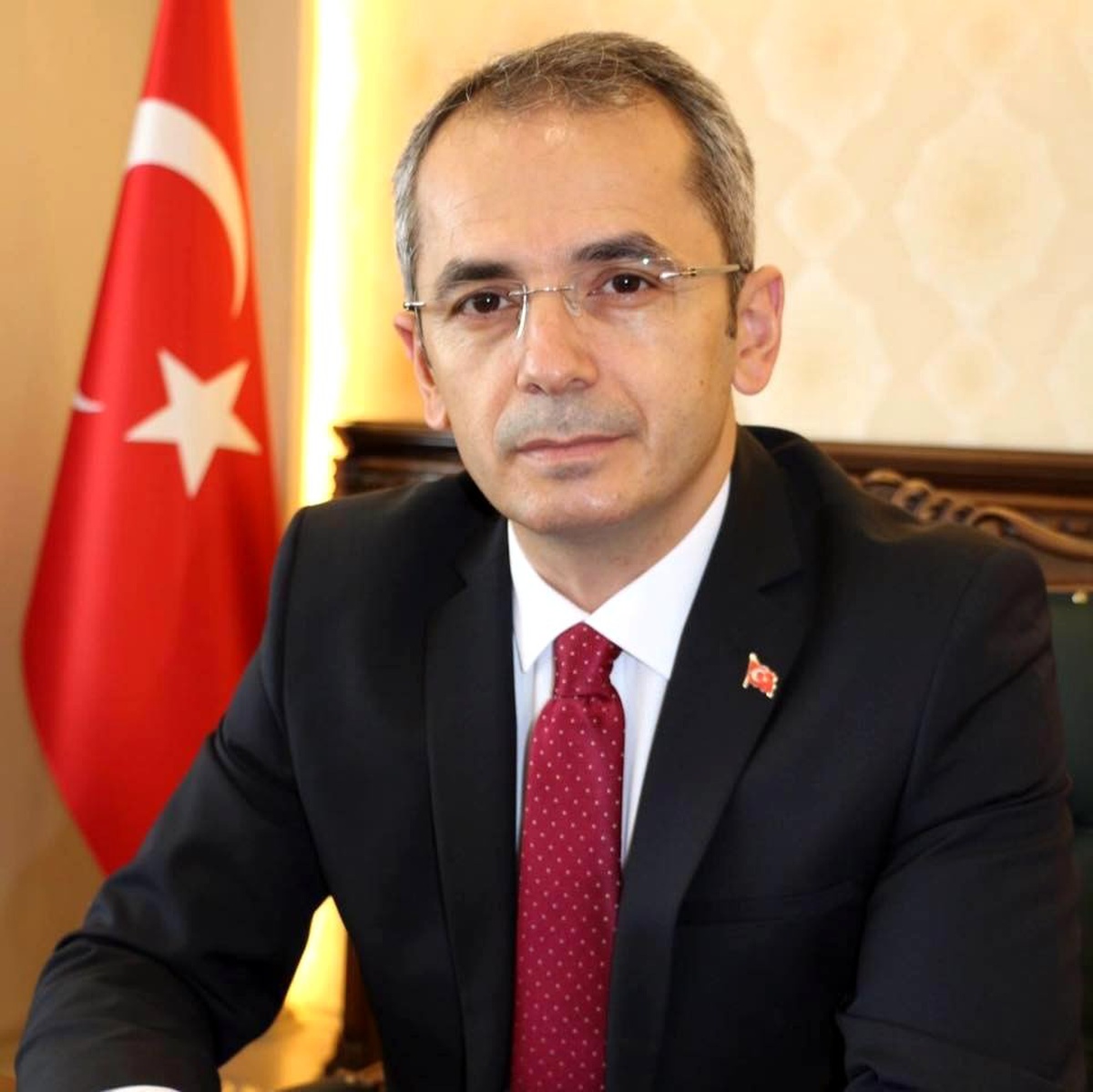 Kaymakamı Deniz Pişkin\'den evde kal çağrısı