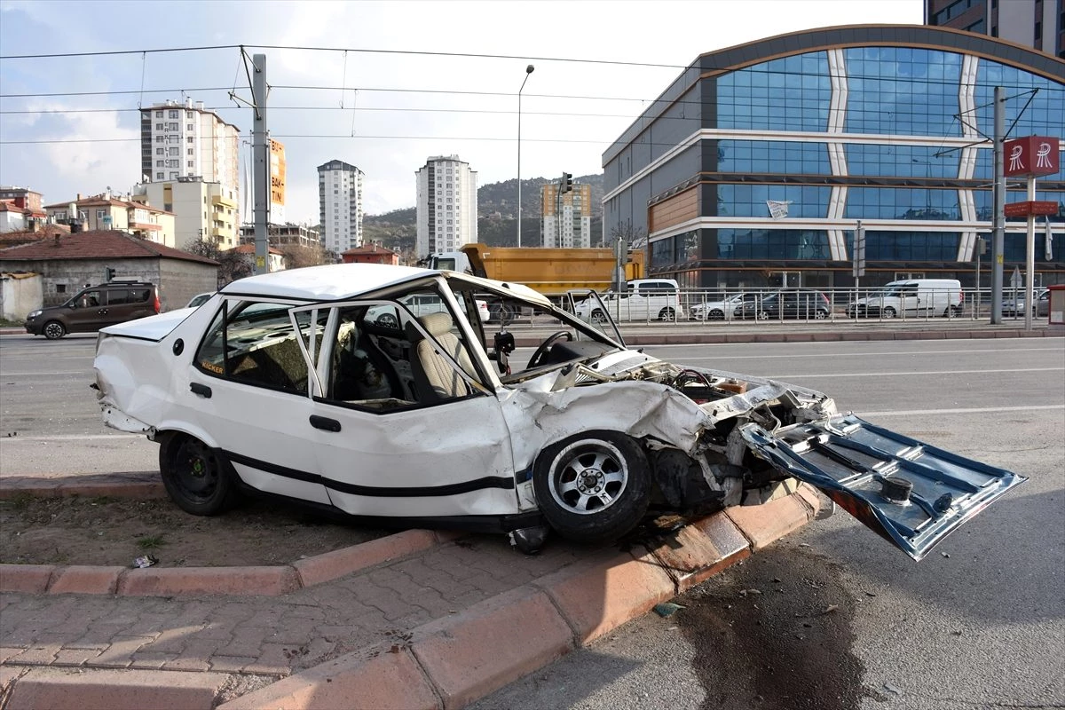 Kayseri\'deki trafik kazasında 3 kişi yaralandı