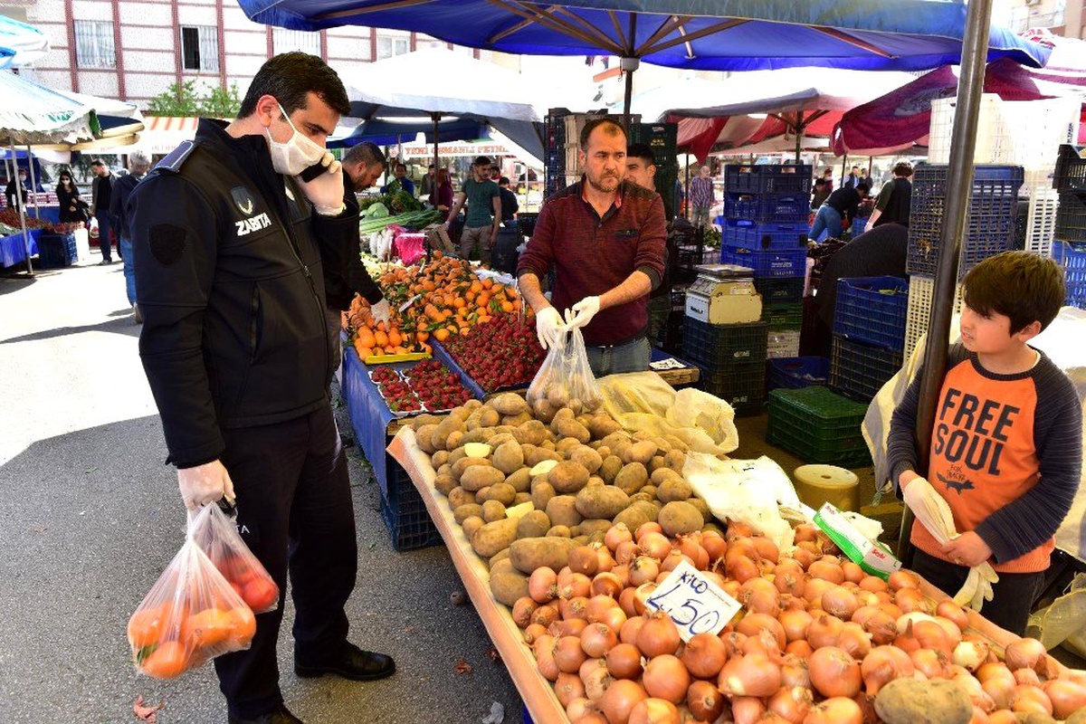 Kepez zabıtası yaşlılar için pazar ve market alışverişinde