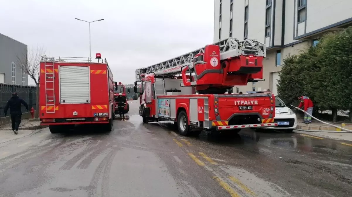 Kocaeli\'de kompozit fabrikasında yangın