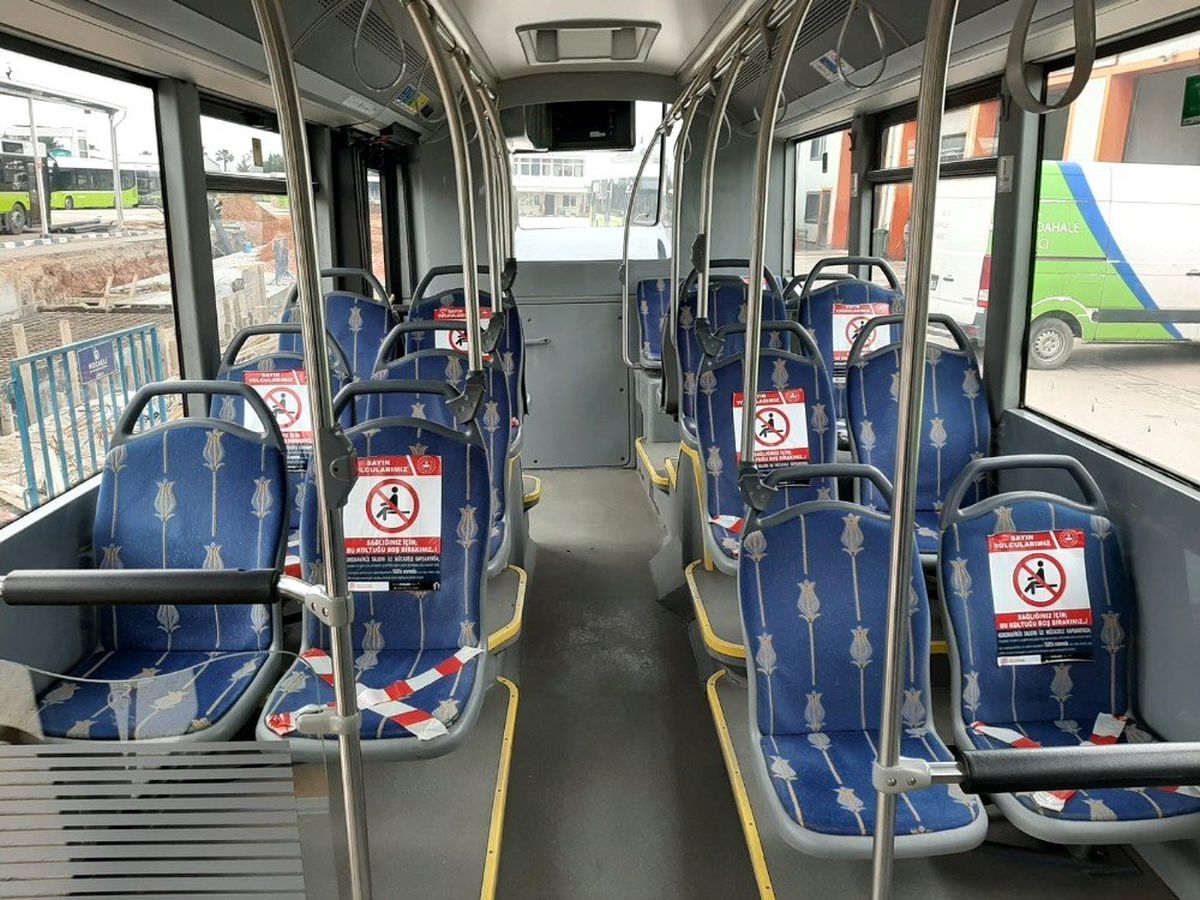 Kocaeli\'deki belediye otobüslerinde iki kişi yan yana oturamayacak