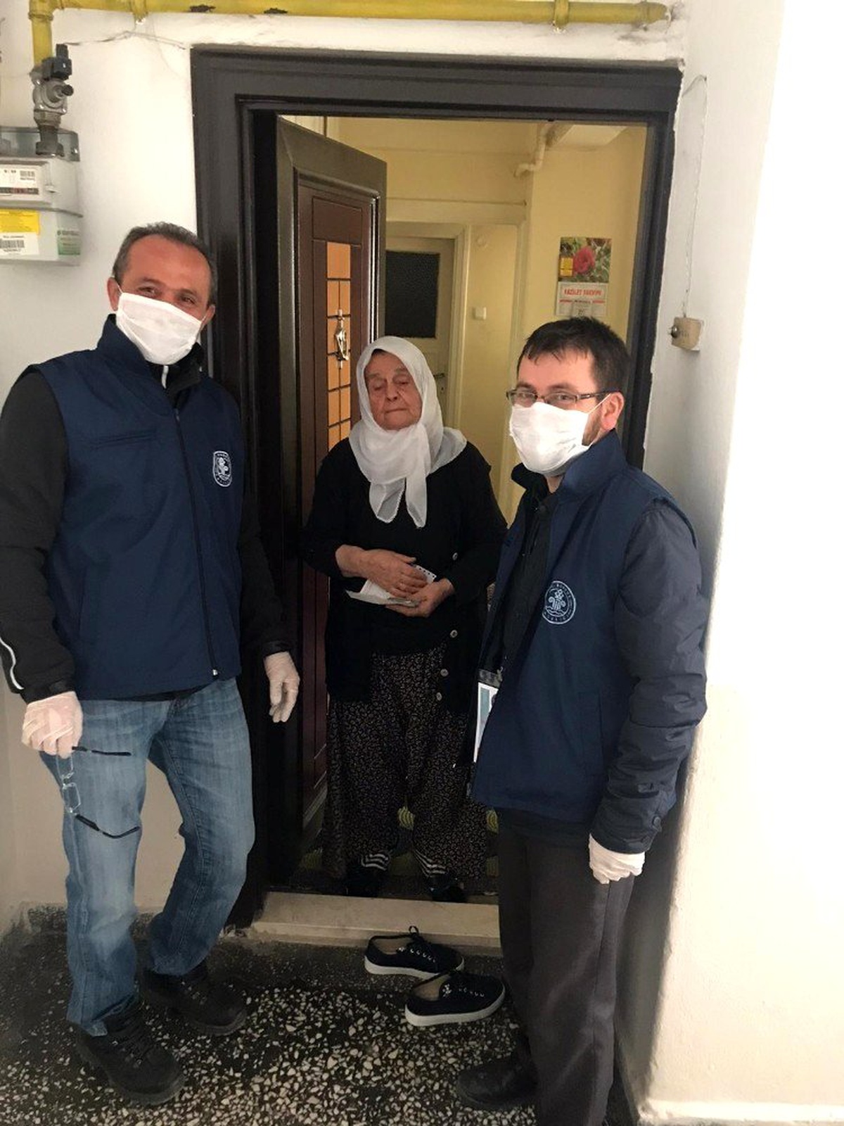 Maaşı evine teslim edilen yaşlı kadın: "Oğlum bunun içinden harçlık alın"