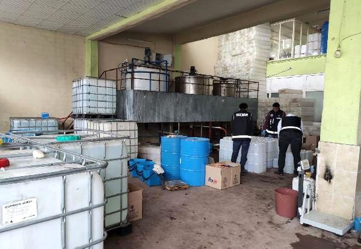 Malatya\'da, 2 bin 600 litre sahte dezenfektan ele geçirildi