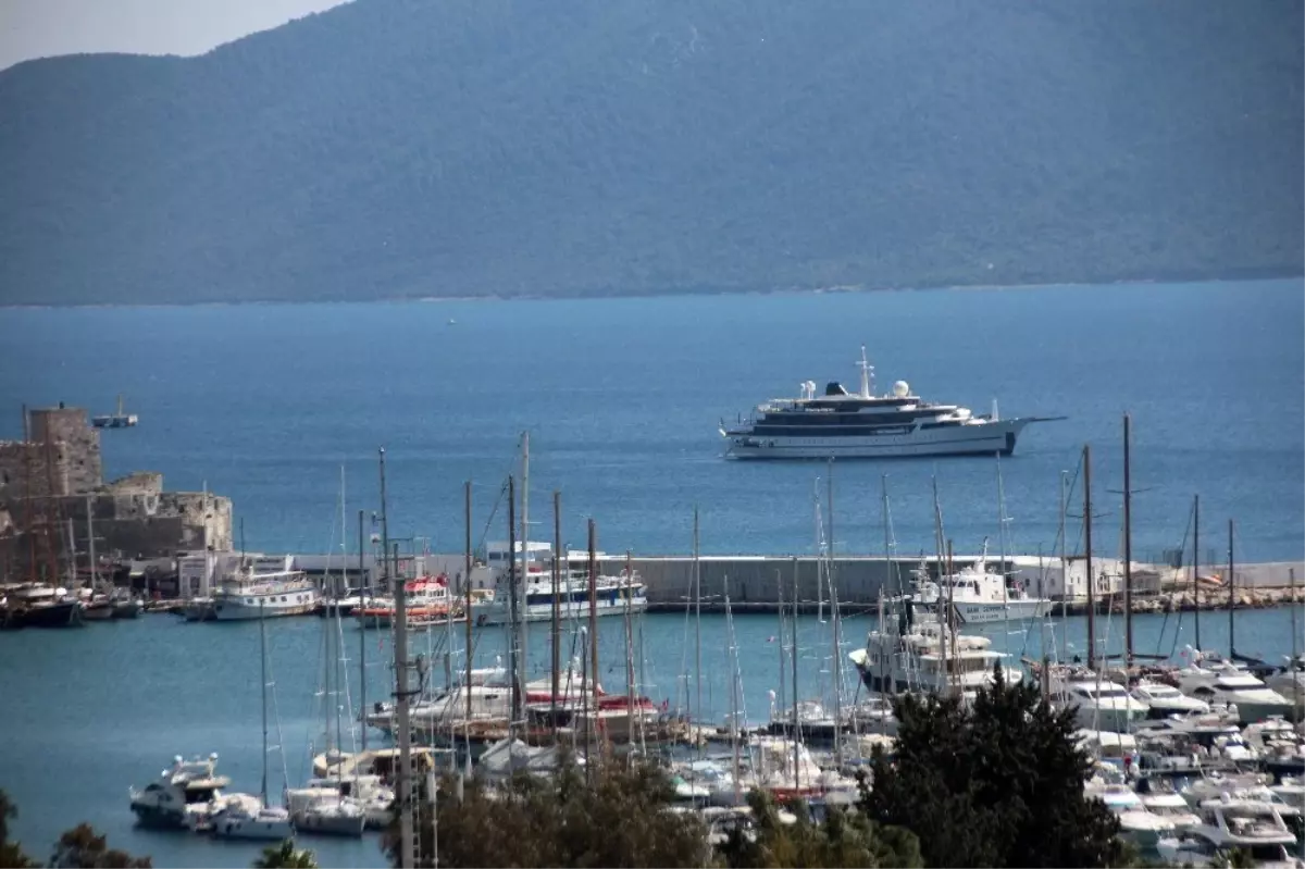 Milyon dolarlık yatı Yunanistan kabul etmedi, Bodrum açıklarına demirledi