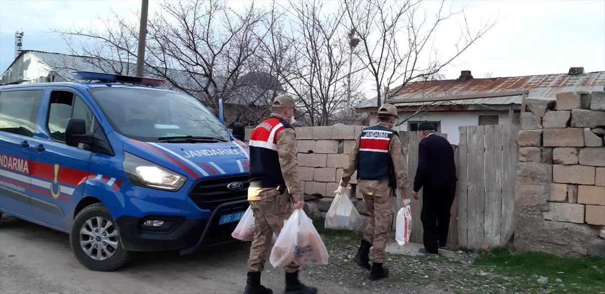 Muradiye\'de yaşlıların ihtiyaçlarını "Vefa Sosyal Destek Grubu" karşılıyor