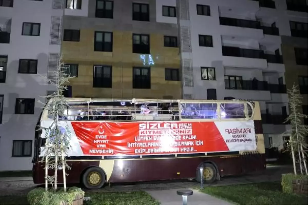 Nevşehir\'de \'evde kal\' çağrısına uyan vatandaşlara moral konseri