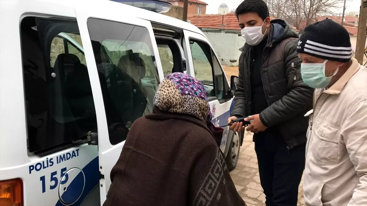 "Saniye teyze" emekli maaşını polis ekipleriyle çekti