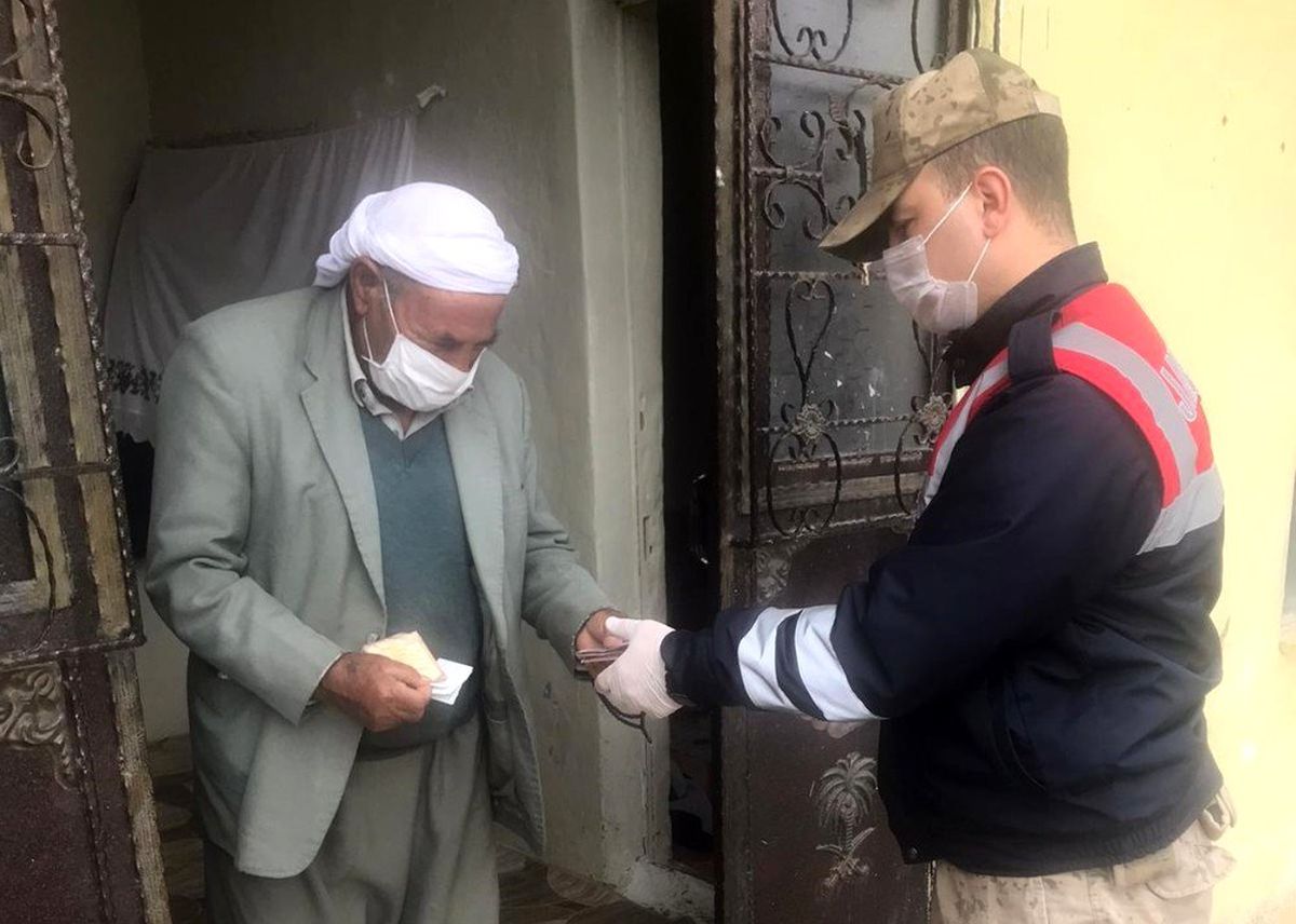 Şanlıurfa\'da 65 yaş üstündekilerin maaşları evlerine gönderilecek