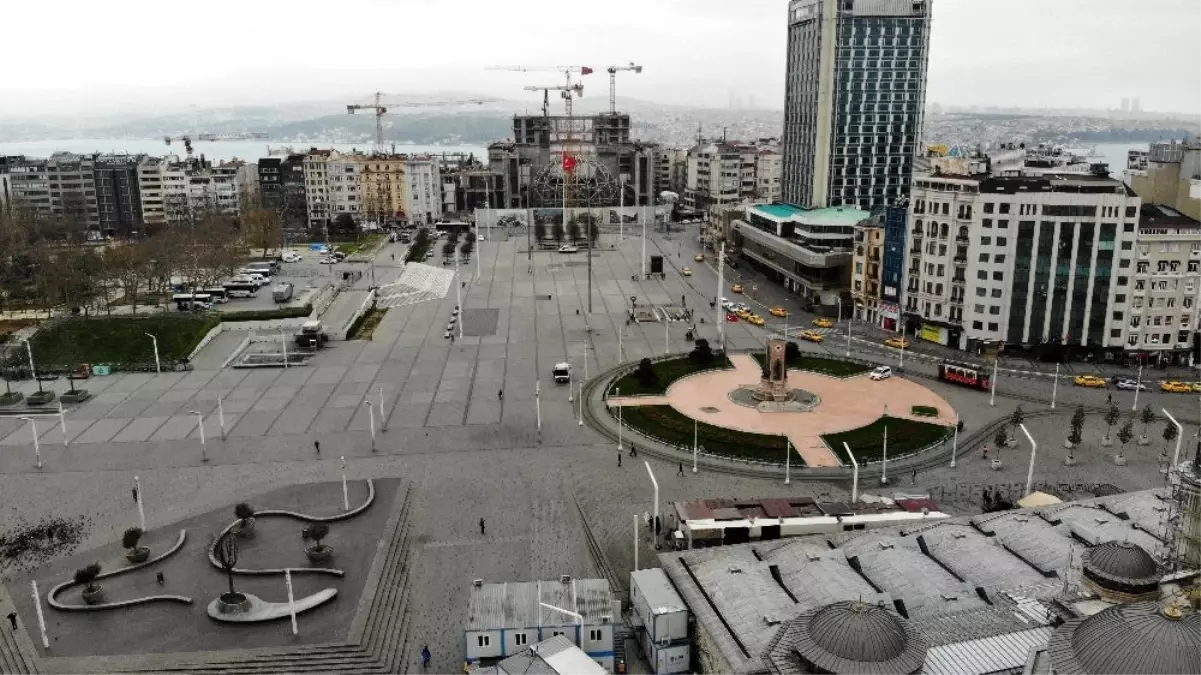 Taksim ve İstiklal Caddesi boş kaldı