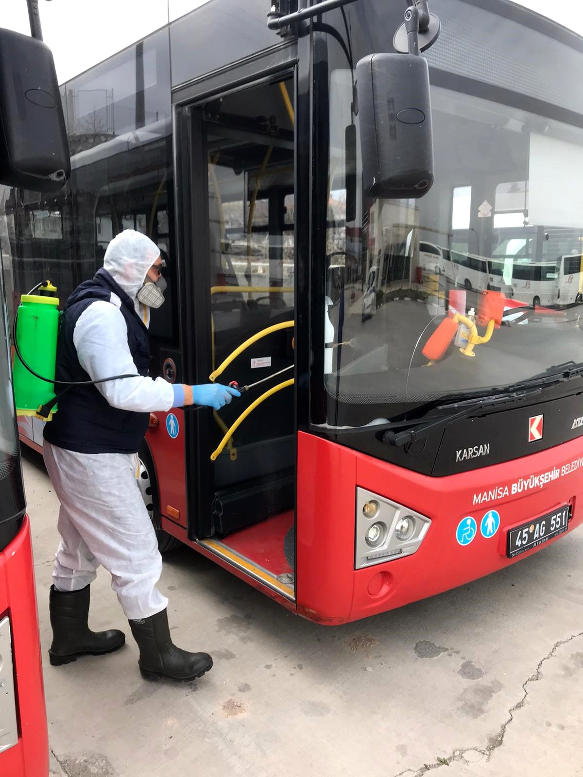 Toplu taşıma araçlarında sık sık dezenfekte uygulaması