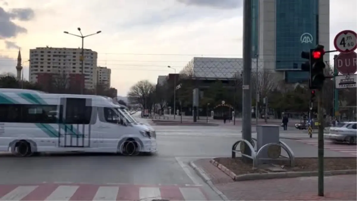 Trafik ışıkları ve led ekranlarla "Evde kal" çağrısı - KONYA