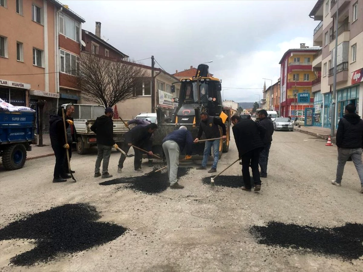 Ulaş\'ta asfalt yama çalışmalarına başlandı