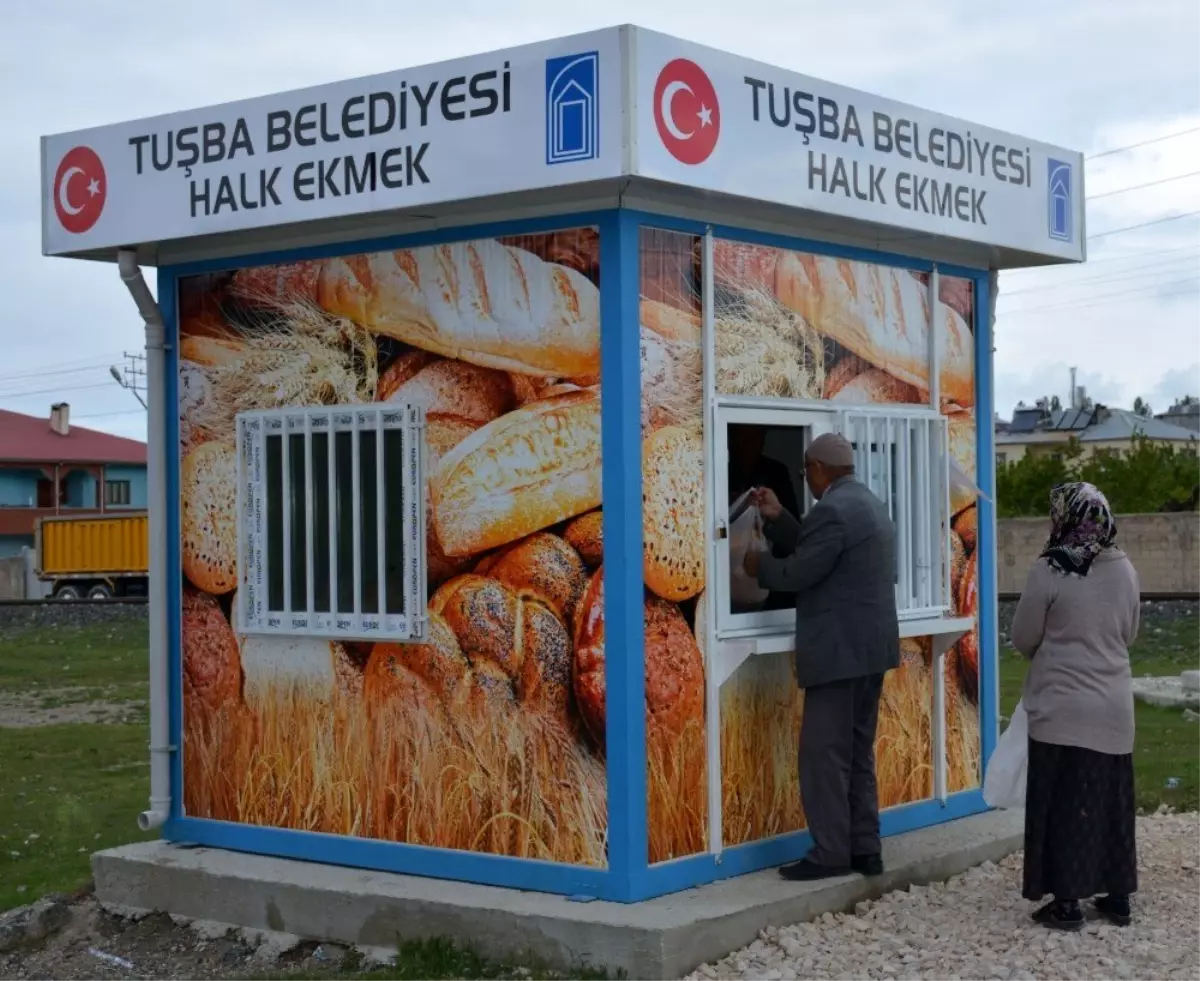 Vanlılar zam fırsatçılığı yapan fırıncılar yerine halk ekmek istiyor