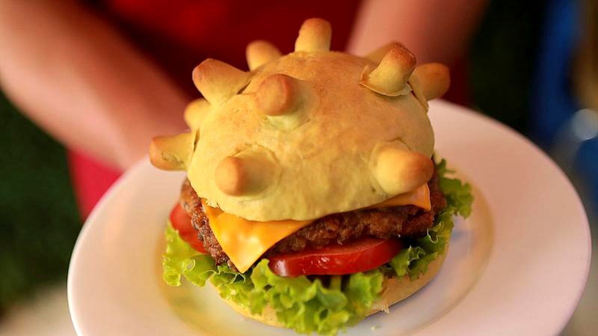 Vietnamlı lokanta sahibi, koronavirüs şeklinde hamburger ekmeği yaparak müşteri çekmeye çalışıyor