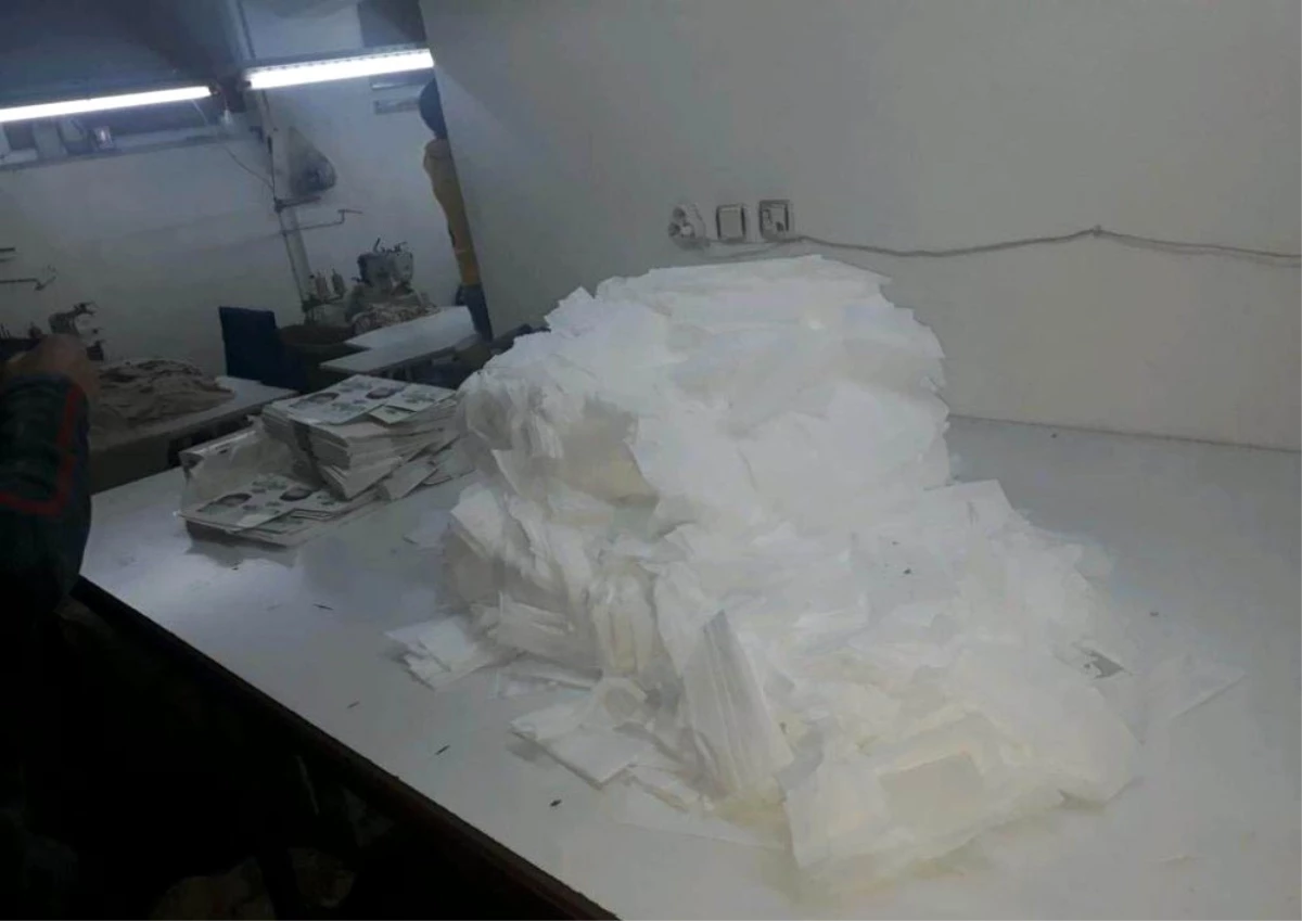 Zeytinburnu\'nda kaçak maske imalathanesine baskın
