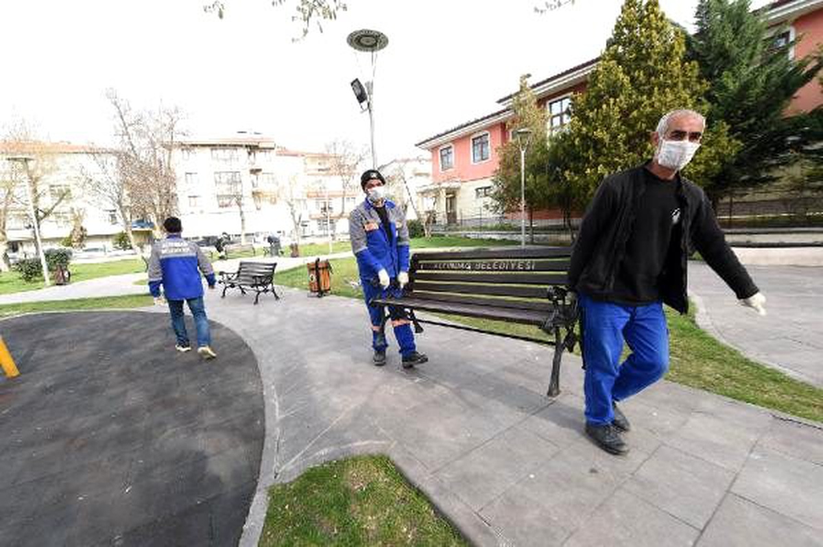 Altındağ\'da parklardaki banklar kaldırıldı