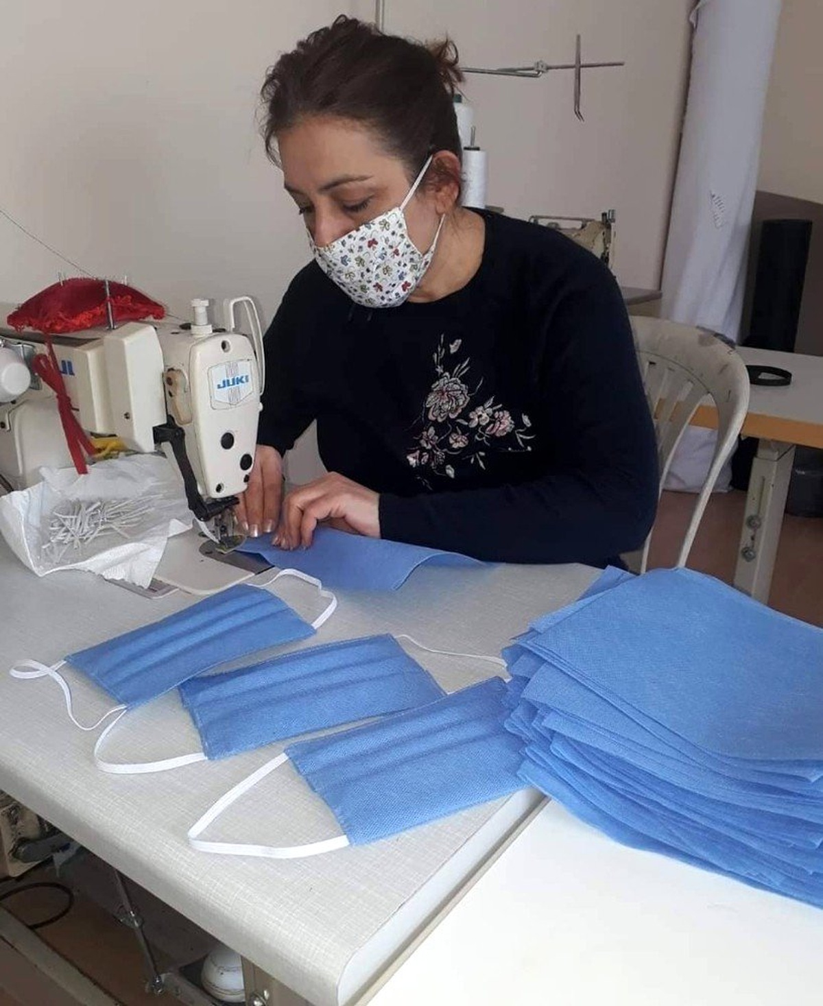 Amasya Halk Eğitim Merkezi\'nden koruyucu maske üretimi
