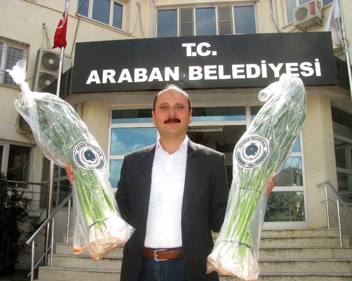 Araban\'dan Vali Gül ve Şahin\'e Araban sarımsağı