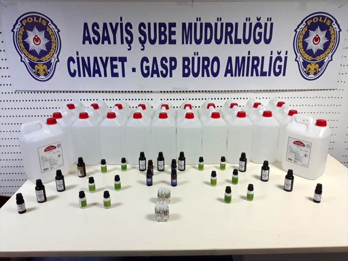 Aydın\'da şüphe üzerine durdurulan araçtan 110 litre sahte etil alkol çıktı