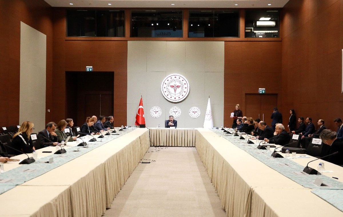 Bakan Koca: "Toplam can kaybımız 92\'yi buldu, toplam vakamız 5 bin 698"