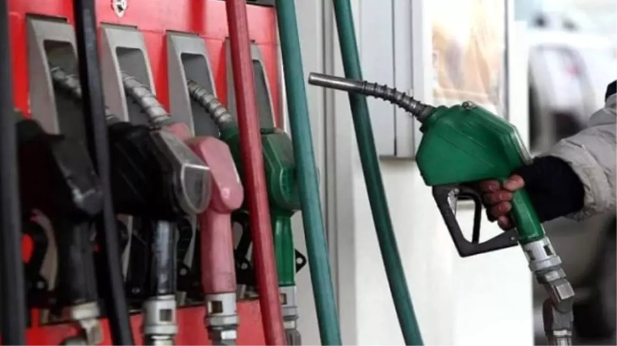 Son dakika: Benzine 13 kuruş zam geldi