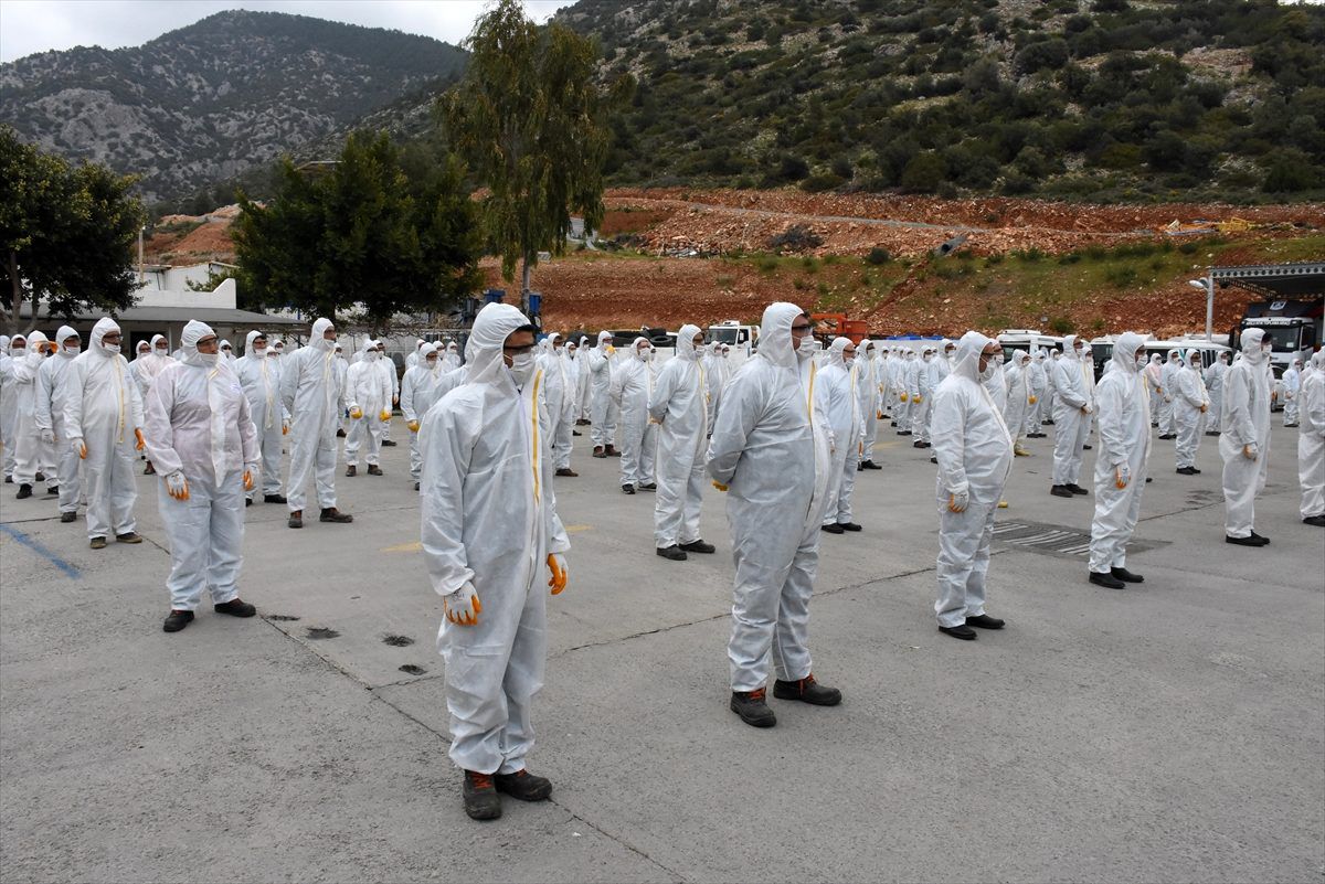 Bodrum\'da temizlik personeli "koronavirüs timi" gibi çalışıyor