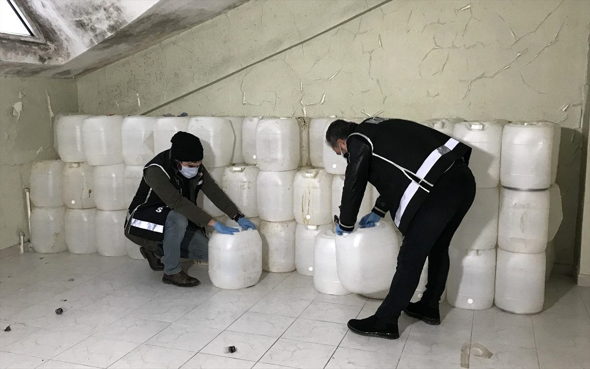 Büyükçekmece\'de sahte içki operasyonu: 4 gözaltı