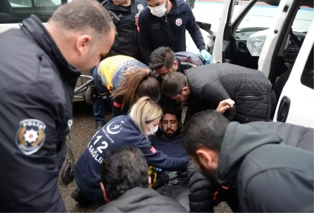 Caddede yarışırken sivil polis aracına çarptılar: 2\'si polis 3 yaralı