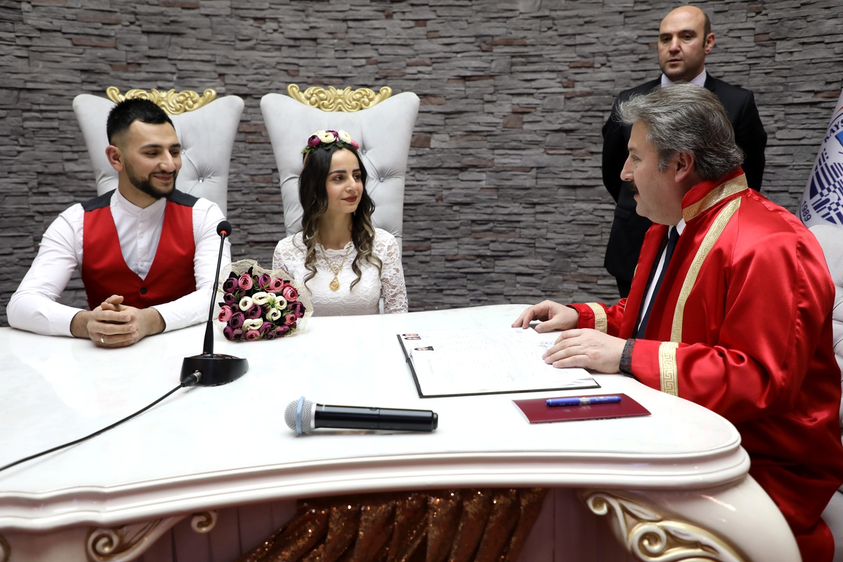 Corona virüsten dolayı nikahlar ertelendi