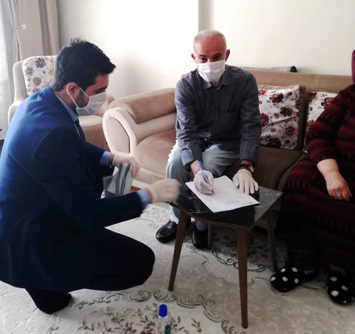 Dicle Elektrik yaşlıların taleplerini evlerinde karşılıyor
