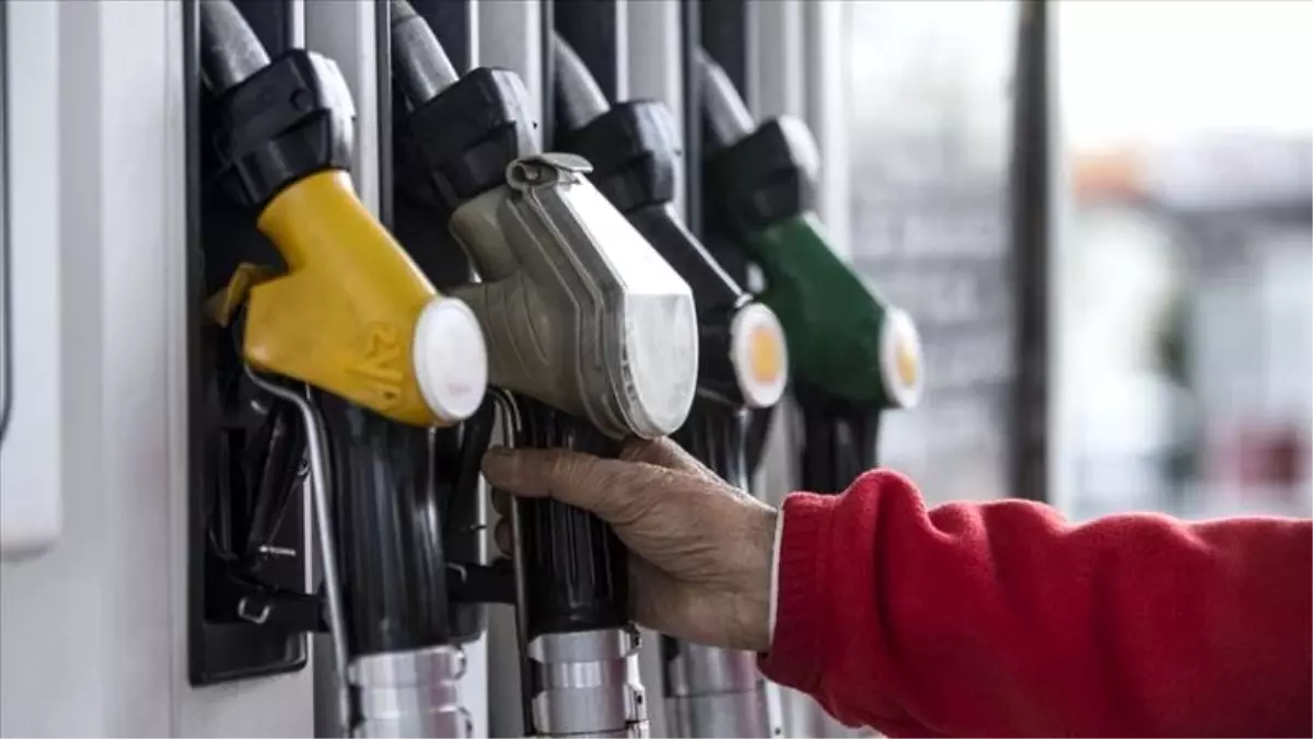 Dünyada petrol varil fiyatları düşerken Türkiye\'de benzine 13 kuruşluk yeni zam