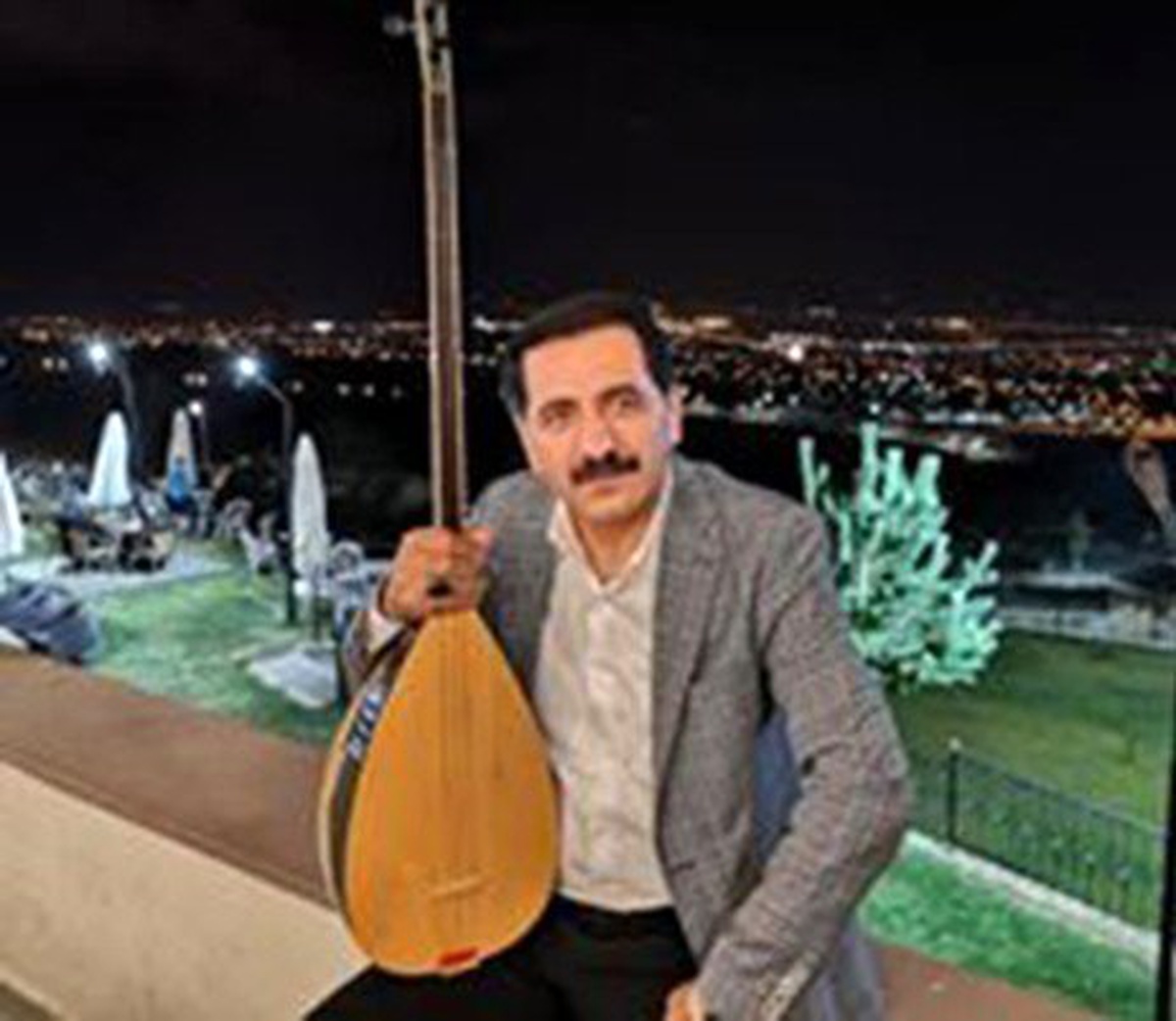 Erzurumlu sanatçıdan besteli \'Evde Kal\' çağrısı