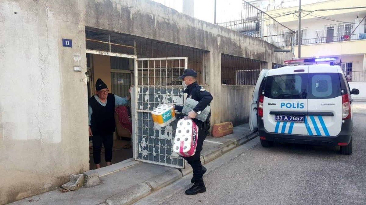 Evinden çıkamayanlara polis desteği