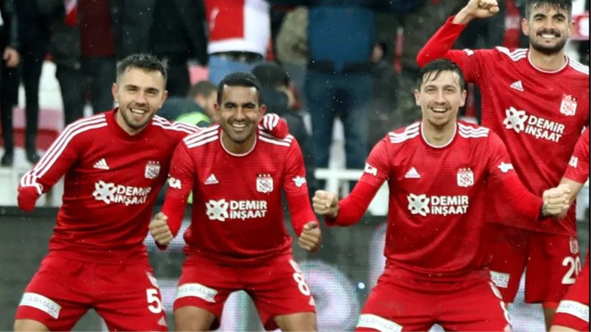Fenerbahçe, Emre Kılınç ve Mert Hakan'a transfer teklifinde bulunacak