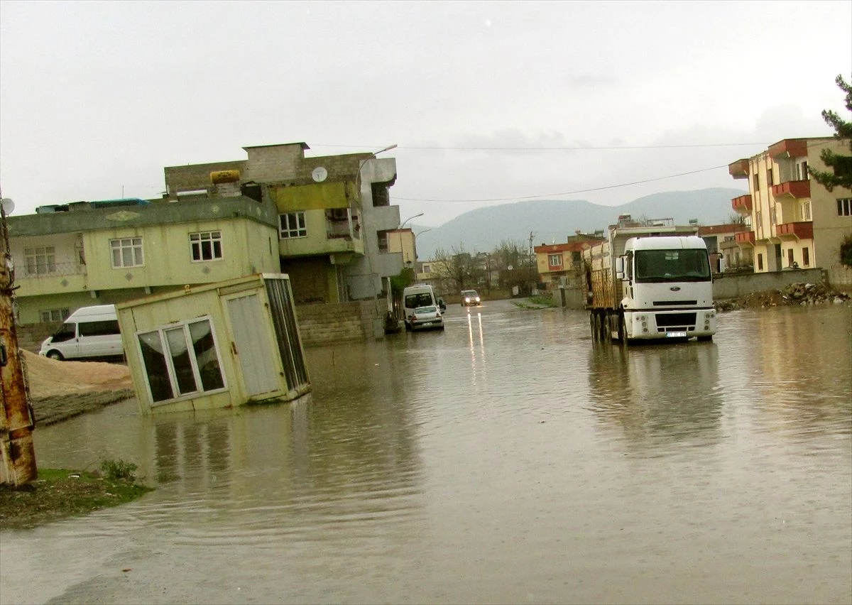 Gaziantep\'te şiddetli yağış hayatı olumsuz etkiledi