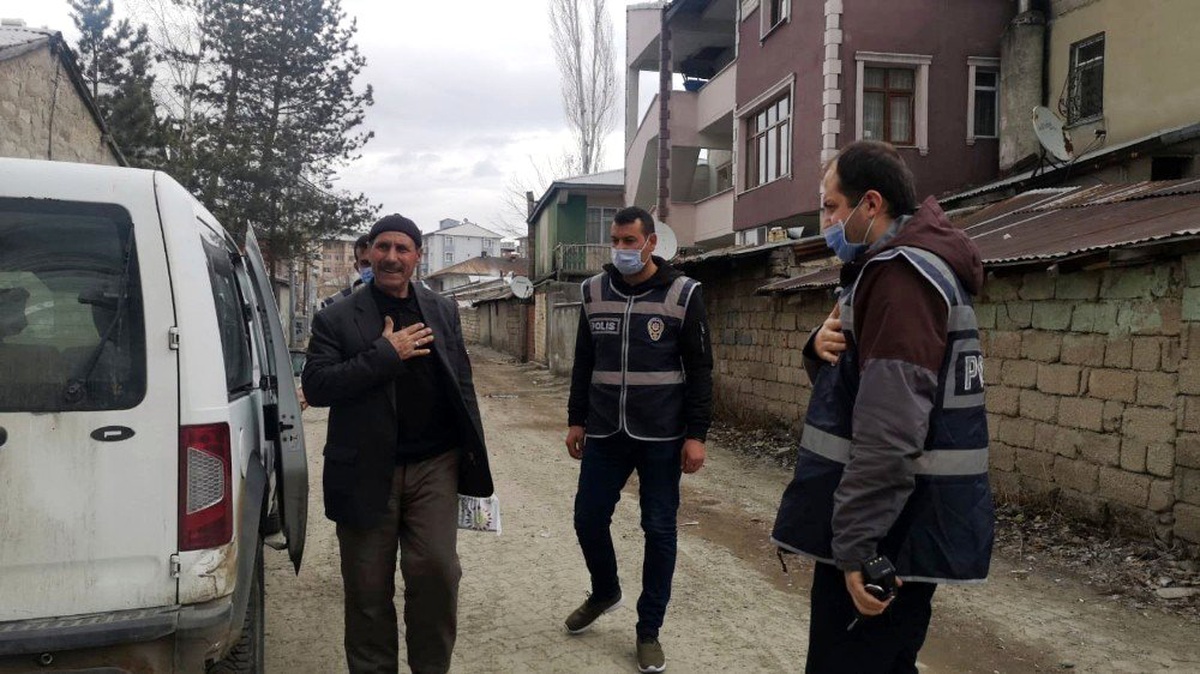 İlacı biten yaşlı amcanın imdadına polisler yetişti