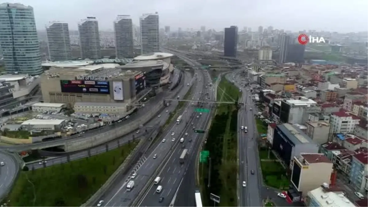 İstanbul\'da trafiğin en yoğun olduğu cuma günü yollar boş kaldı