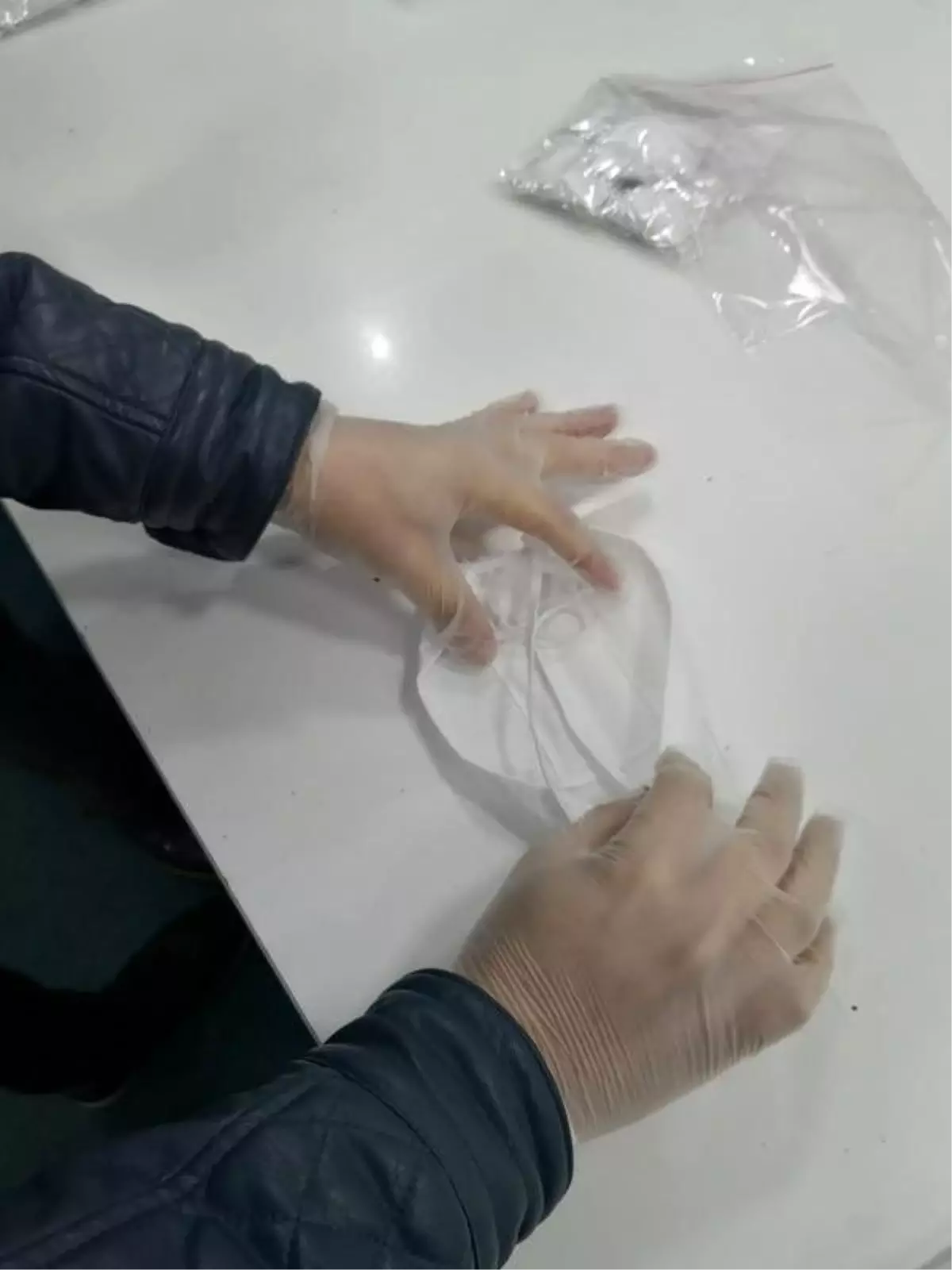 Kaçak üretilen kaya tuzlu 418 maske ele geçirildi