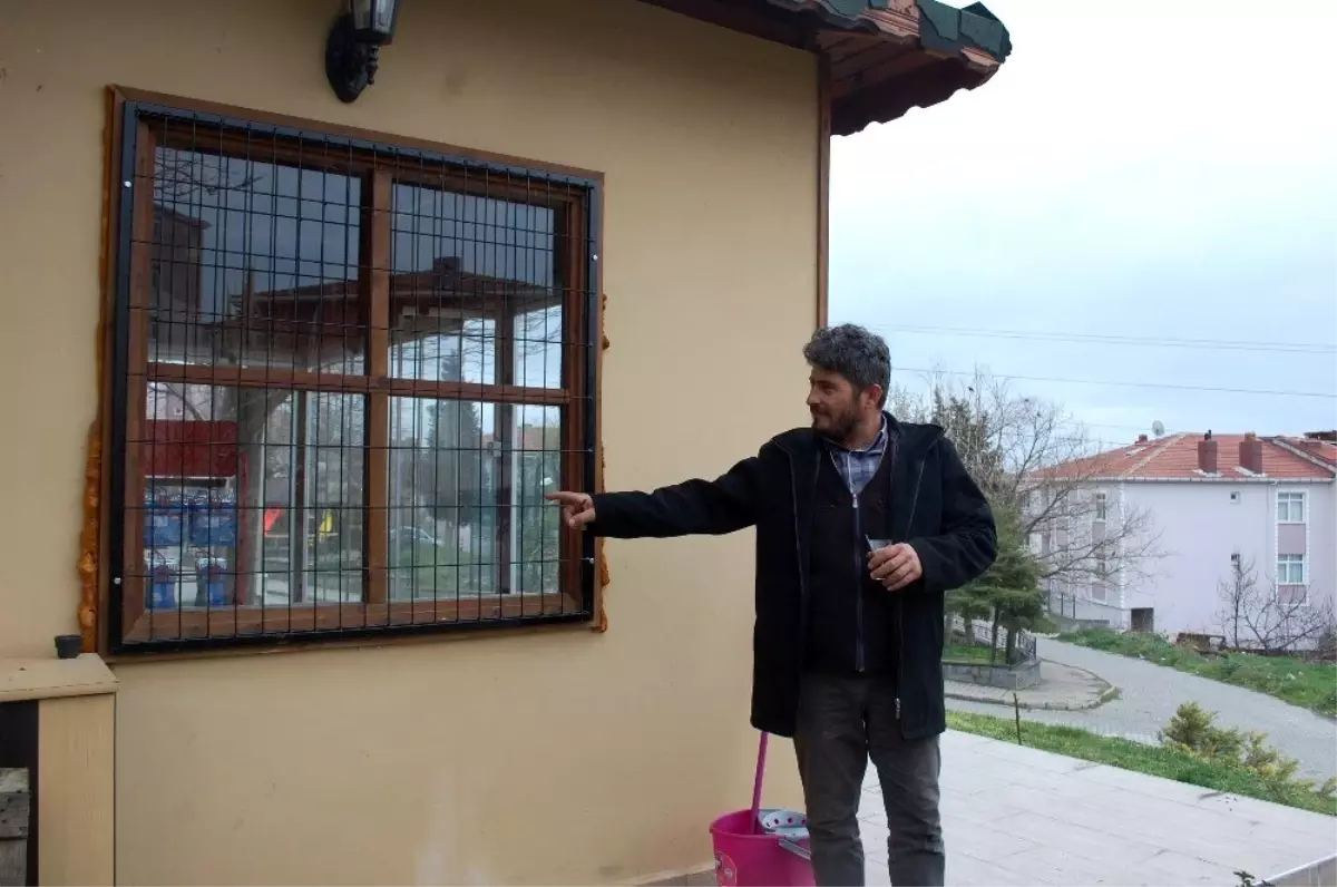 Kafeteryaya giren hırsızlara suçüstü