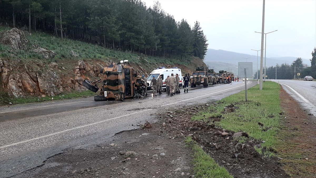 Kahramanmaraş\'ta askeri araç devrildi: 2 yaralı