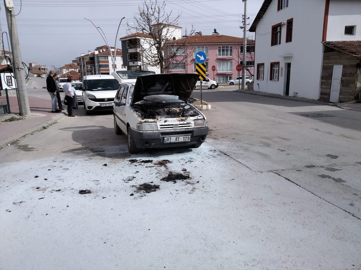 Karabük\'te seyir halindeki otomobil yandı