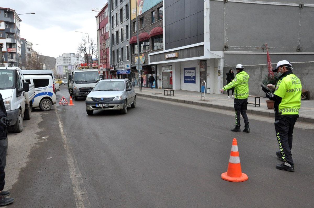 Kars\'ta trafik ekiplerinden korona virüs tedbiri