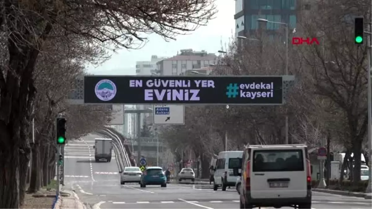 KAYSERİ Trafik lambaları ile \'evde kal\' mesajı