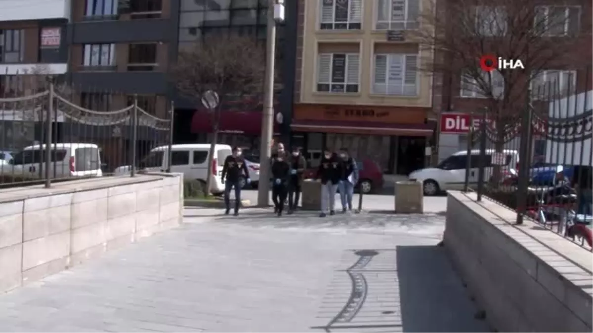 Kendini polis olarak tanıtan 2 şüpheli suçüstü yakalandı