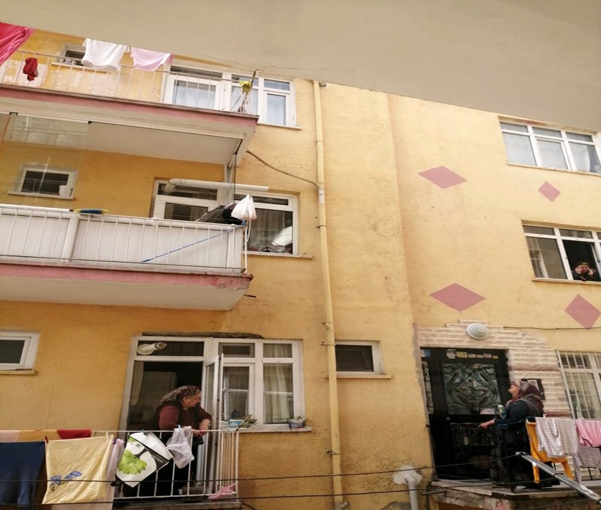 Korona komşuları engelleyemedi