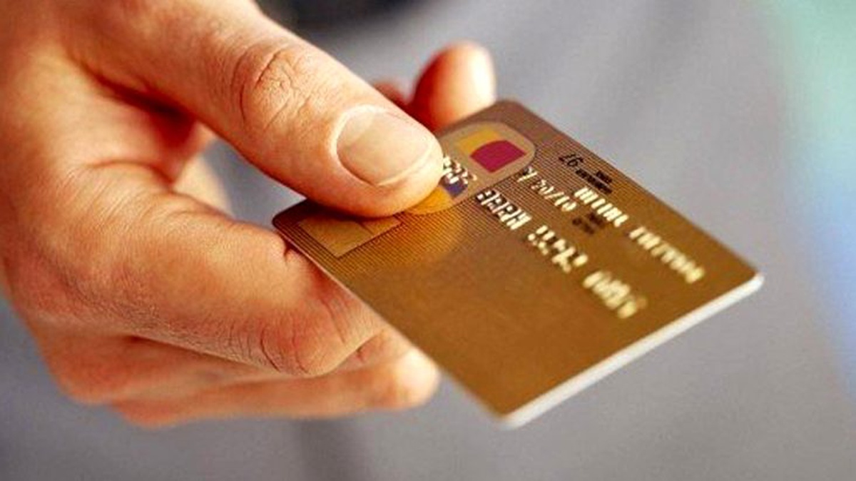 Müşterisinin kredi kartını başkasına teslim eden bankaya 50 bin lira ceza kesildi