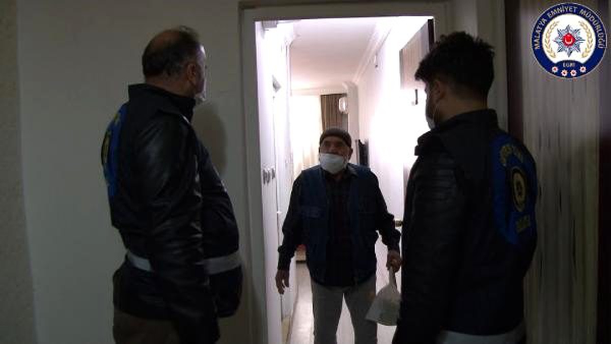 Polis, 65 yaş ve üstü vatandaşların ihtiyaçlarını evlerine teslim ediyor