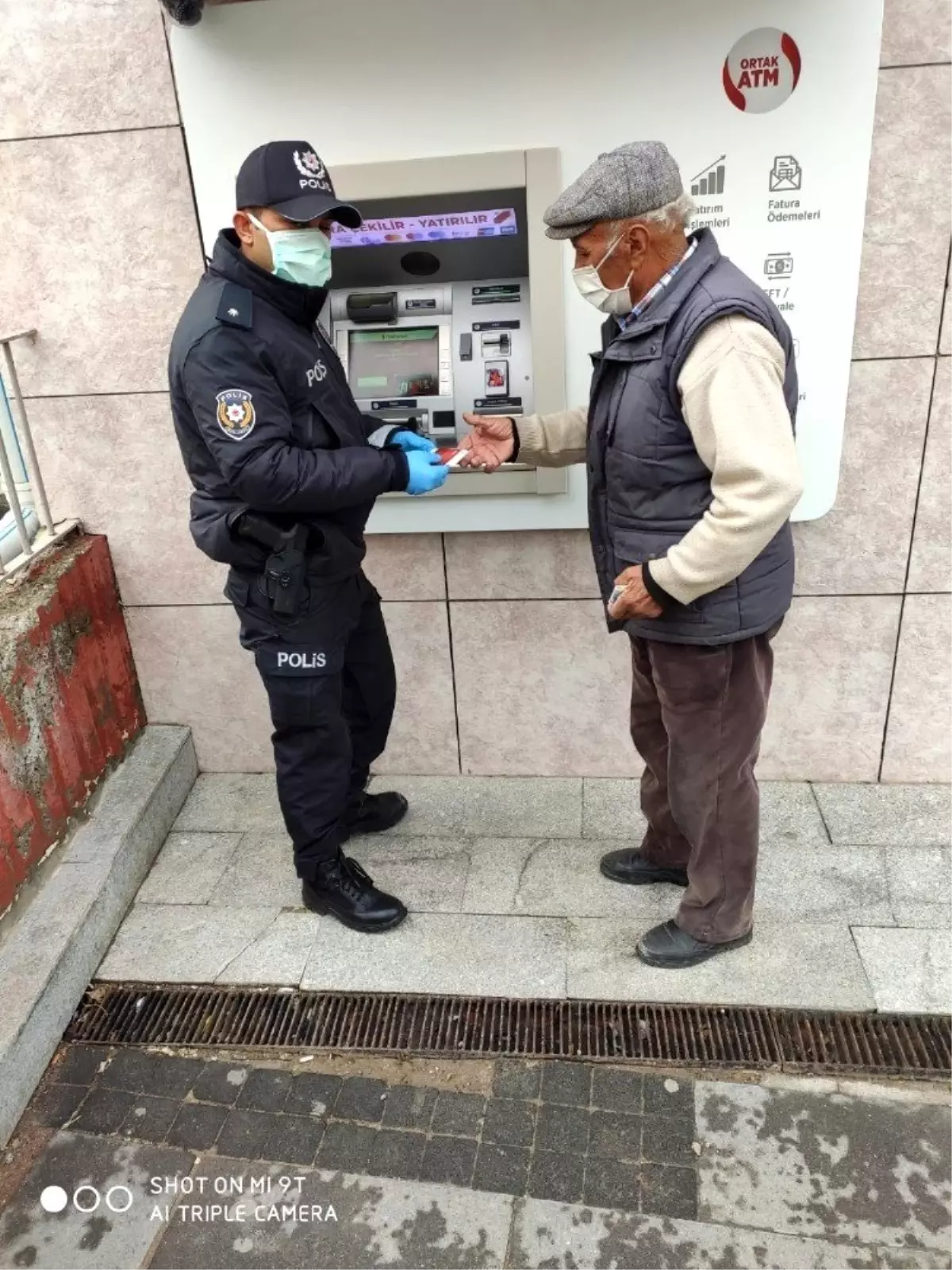 Polis ekiplerinden yaşlılara kesintisiz hizmet