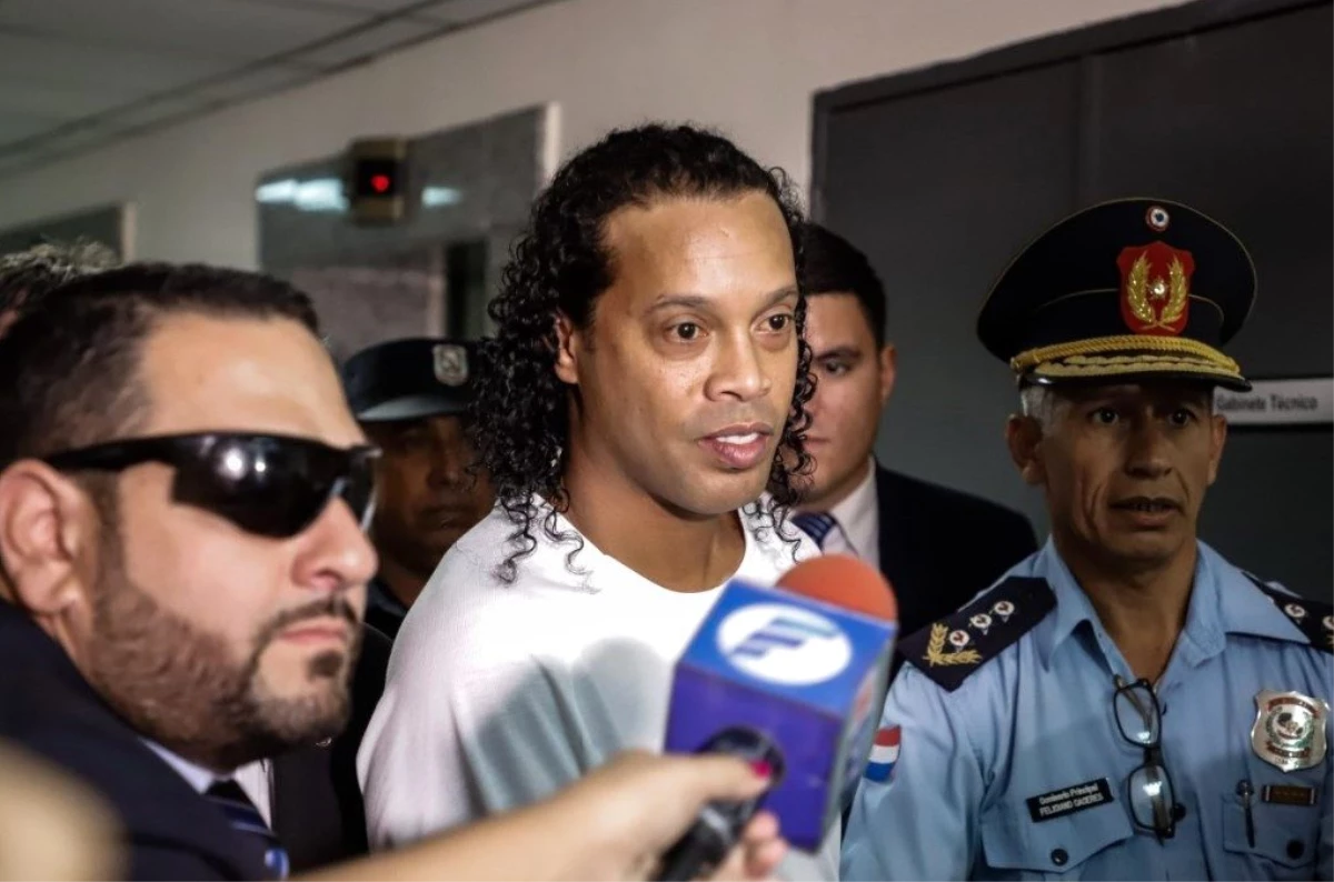 Ronaldinho, koronavirüs tedbirleri nedeniyle ailesiyle görüşemeyecek
